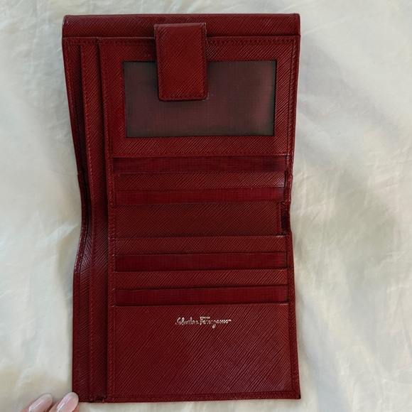 Salvatore Ferragamo red gancini leather folding wallet silver hardware - Picture 4 of 6